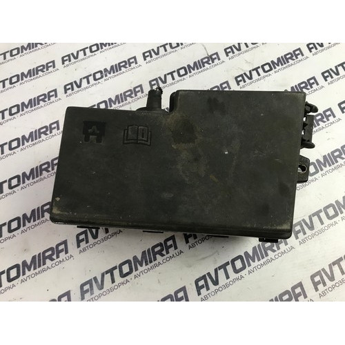 Корпус блока предохранителей Ford Focus 3 2011-2017 AV6T14A067AC